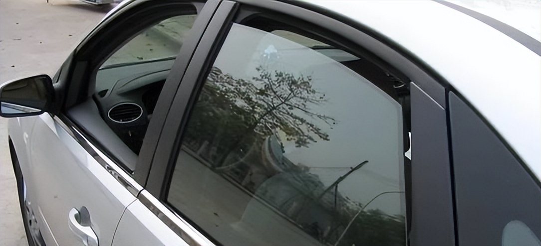 车子经过暴晒怎样正确开空调,天气太热车内空调正确使用