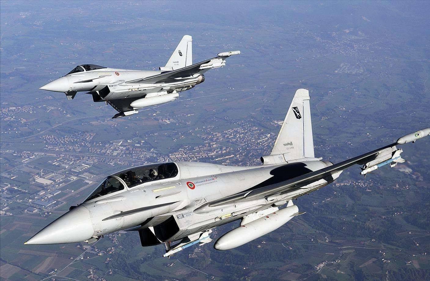 地球十大顶级战斗机排名：苏35勉强上榜，歼20名列前茅！