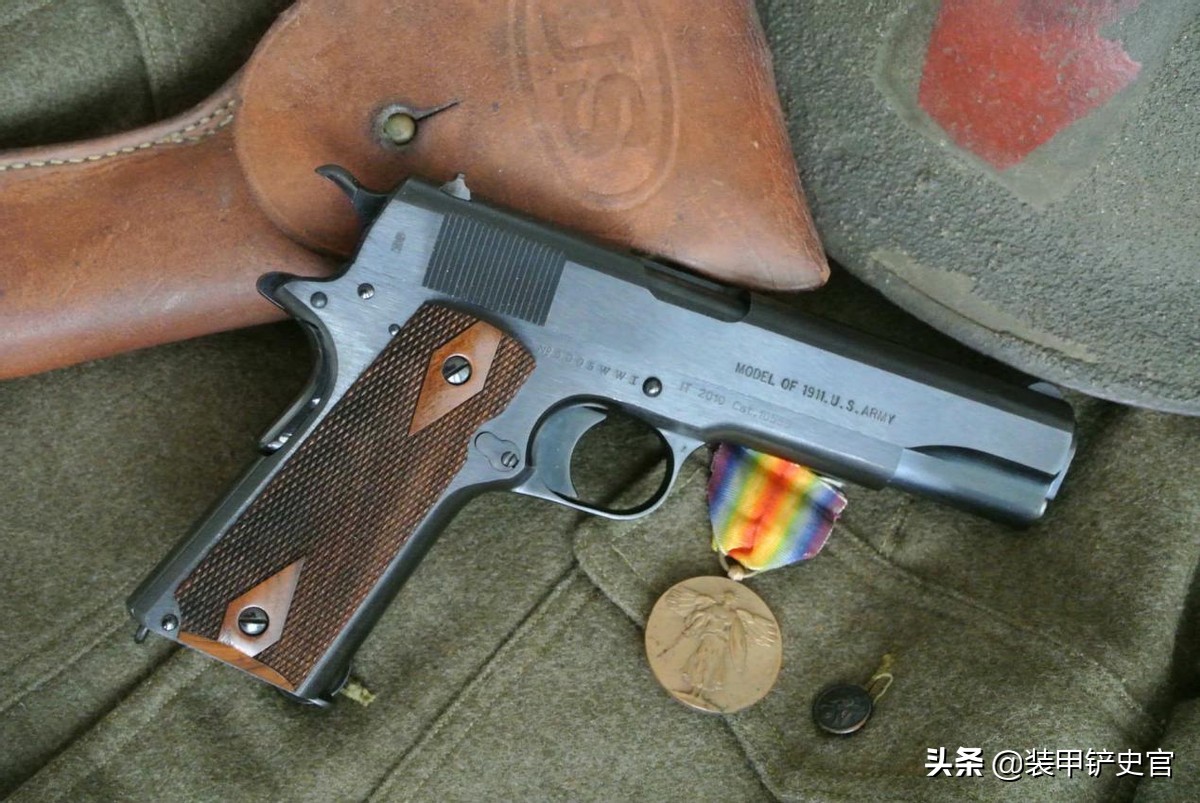 水门桥伍千里第一枪为啥没响,伍千里拿的手枪是什么型号