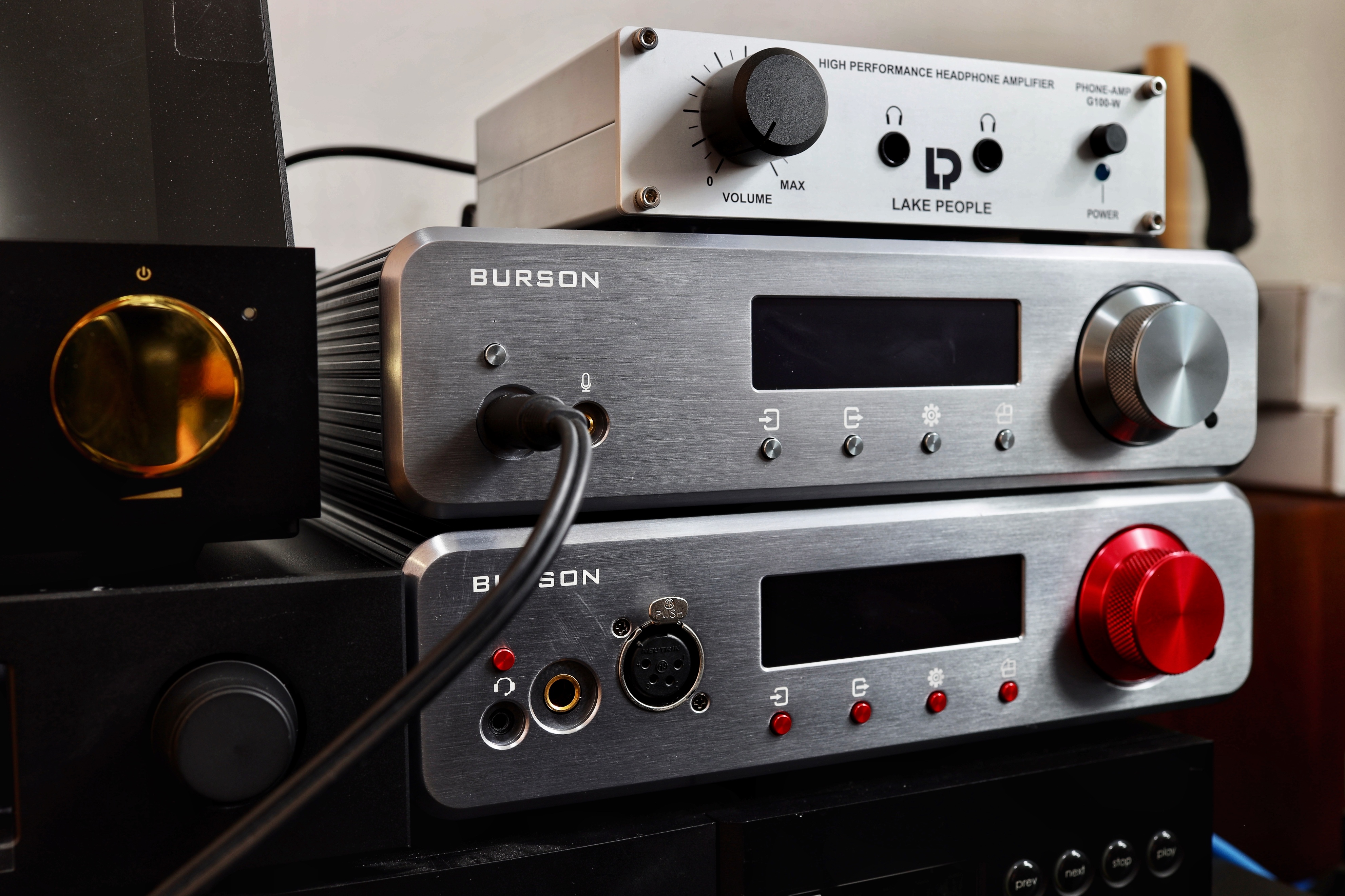 红鼻子竖着放！澳洲BursonConductor3XGT解码耳放前级一体机评测