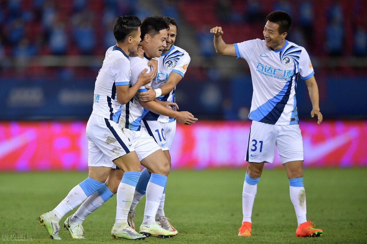 前皇马新星梅开二度,中超联赛大连人谢晖