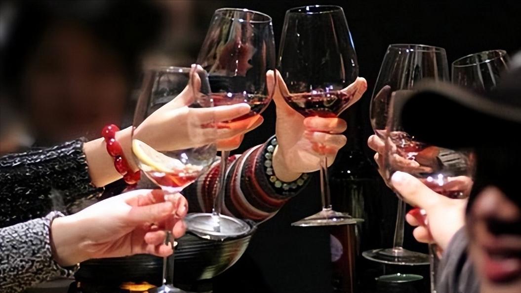 胃炎三分治七分养，医生直言：胃炎患者改善饮食才是最大的良药