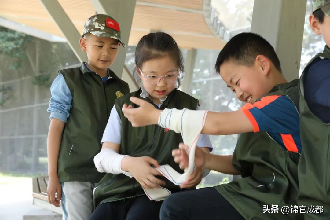 少年军校小小少年体验军营生活,青少年红色军旅3天冬令营