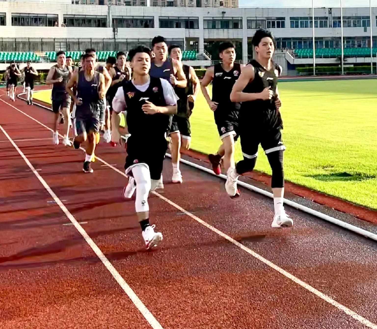 为什么广东队得到那么多球迷支持,广东球迷评价现在广东队