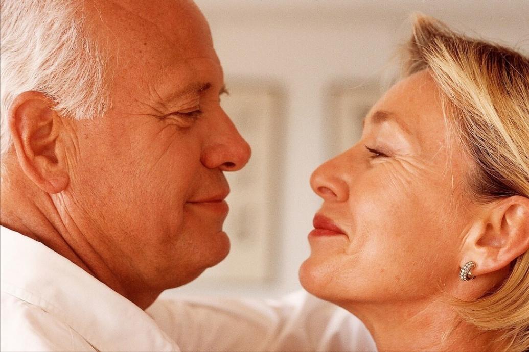 女人更年期是多少岁？做好这3件事，平稳度过更年期“这道坎”！