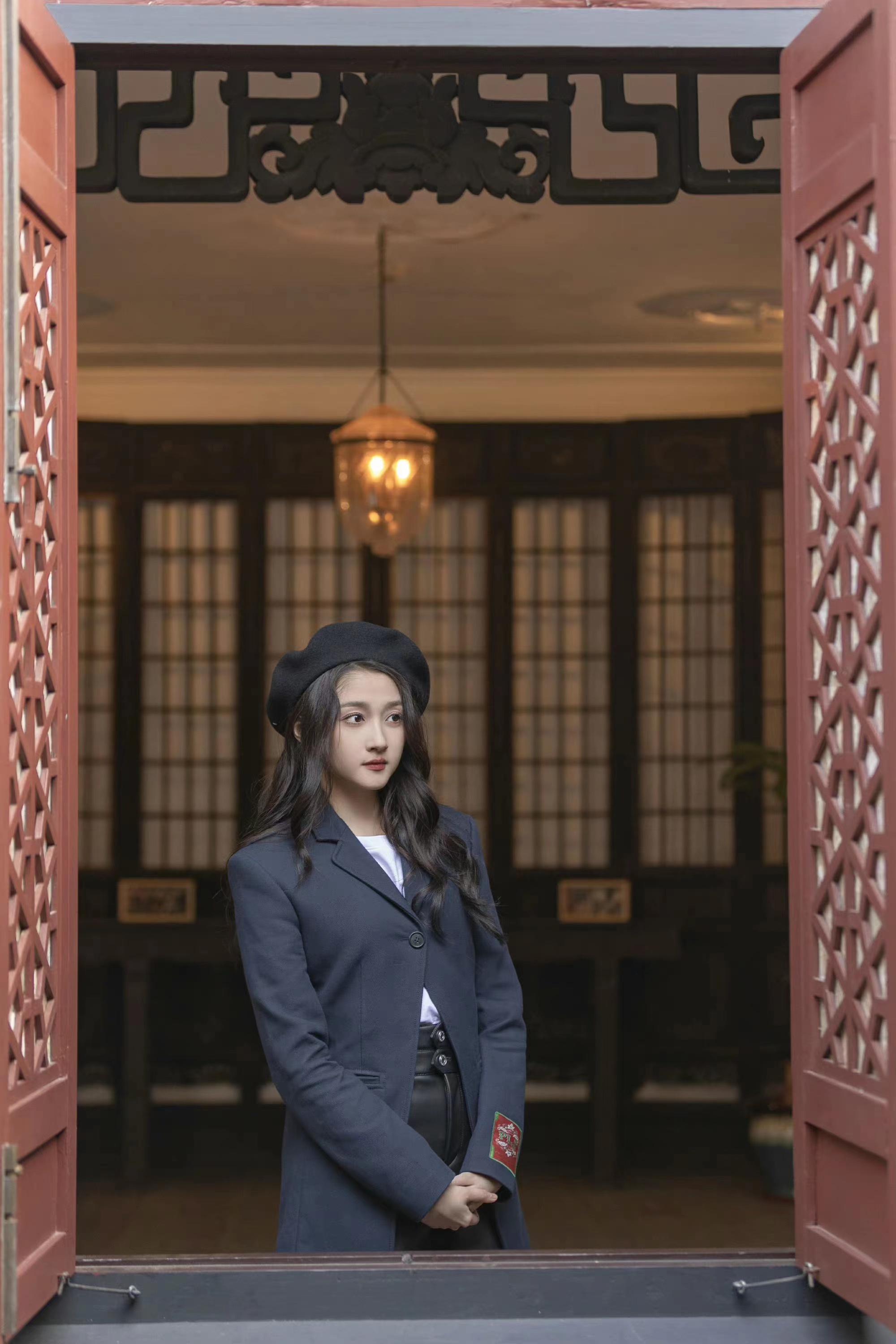 关晓彤出席穿搭,关晓彤皮裤装