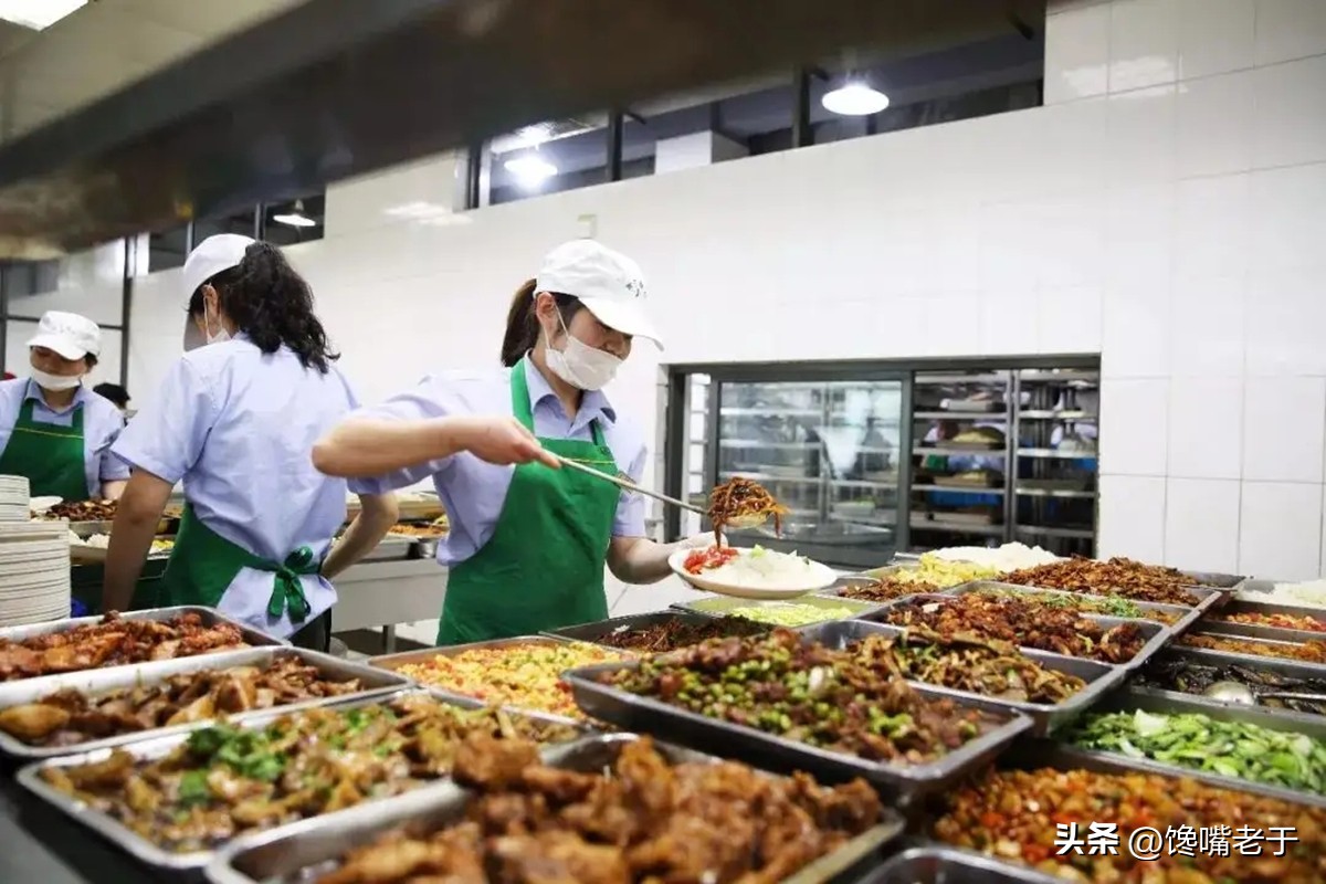 江苏一女子月薪3000晒出食堂伙食,女子月薪2600不辞职