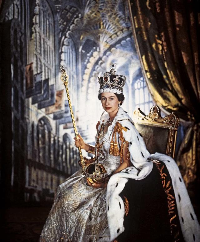 伊丽莎白女王王位继承自谁,伊丽莎白女王子孙爵位