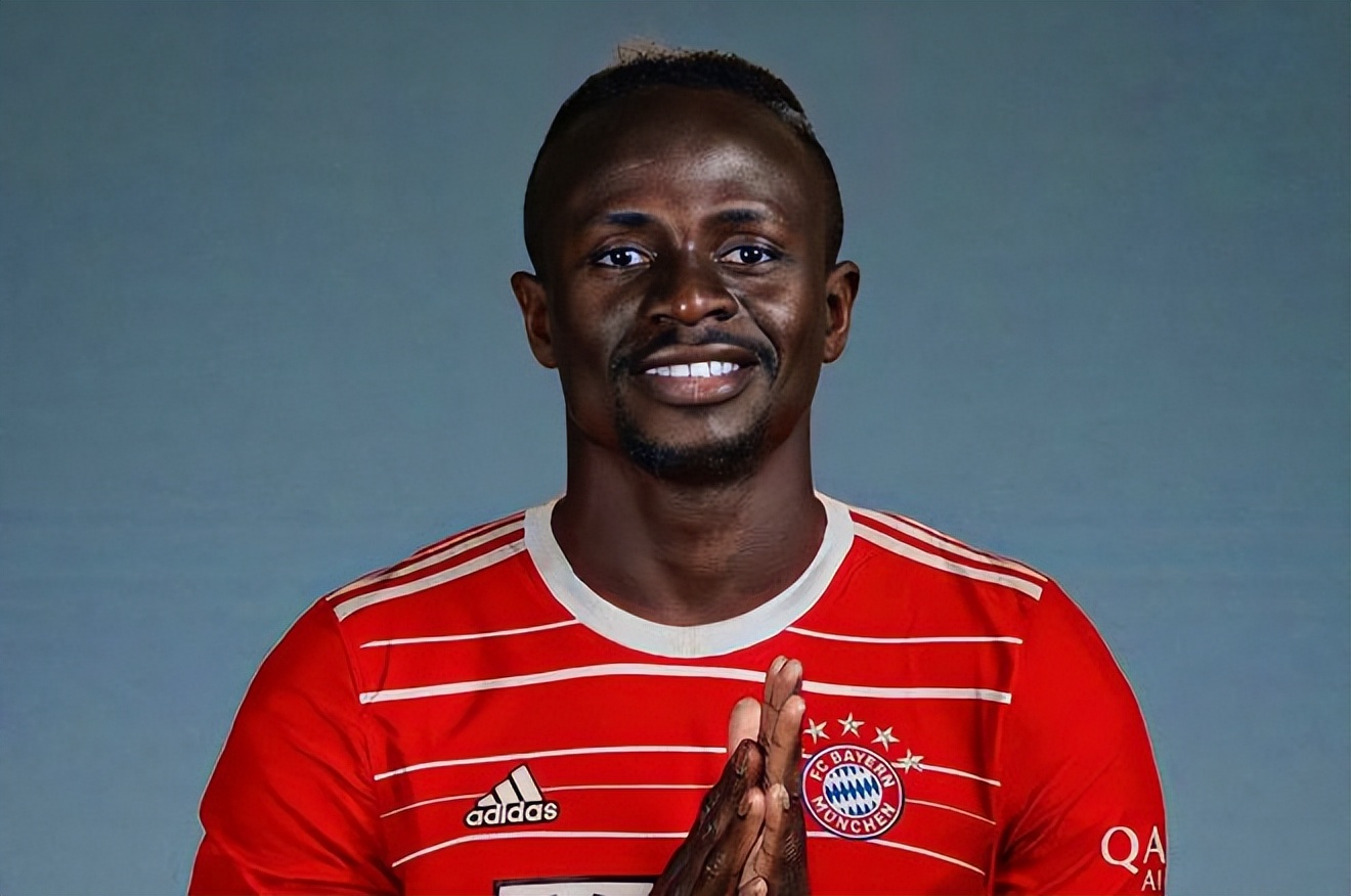 巴西小孩踢足球没有足球场,为什么巴西贫民窟足球厉害