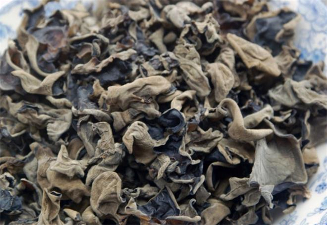 干木耳保质期内发霉能吃吗,干木耳过了保质期能吃么