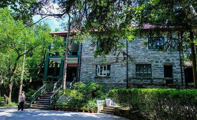 73年毛主席派人给*子珍贺**送去8000元,*子珍贺**:把钱全部退给主席吧