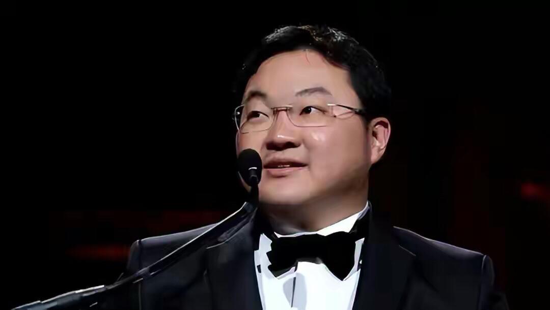 花几十亿骗世界名模,花300亿的华裔富豪