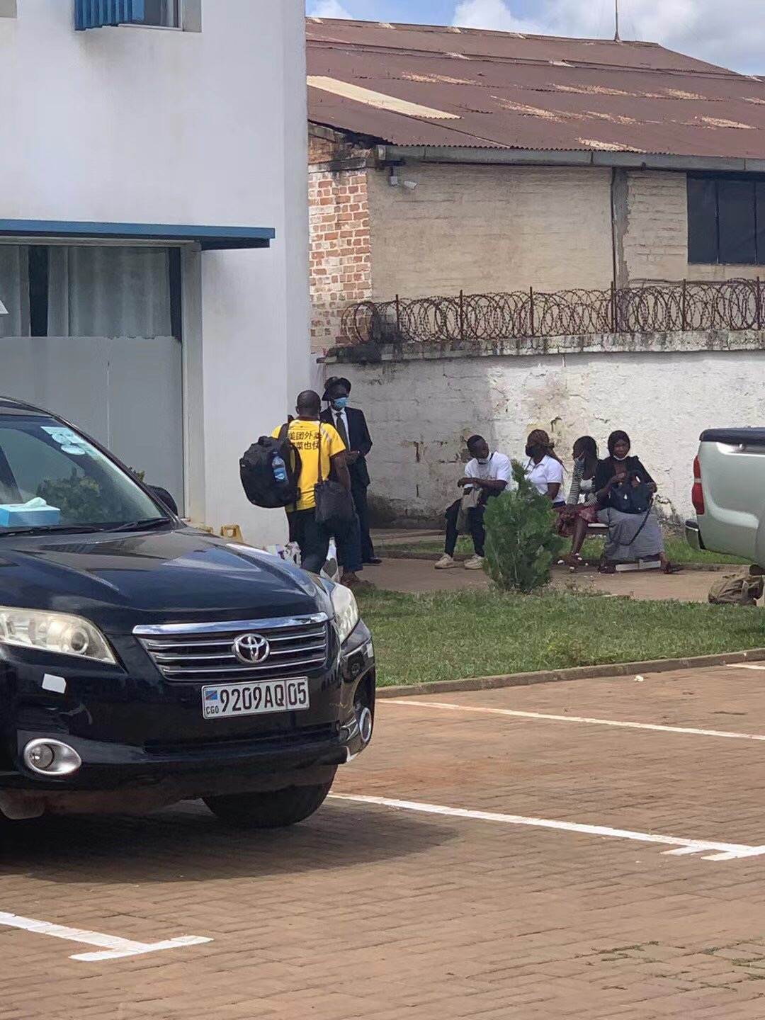 我，湖北人，在非洲打工，年薪25万，却被骗光工资，借钱生孩子