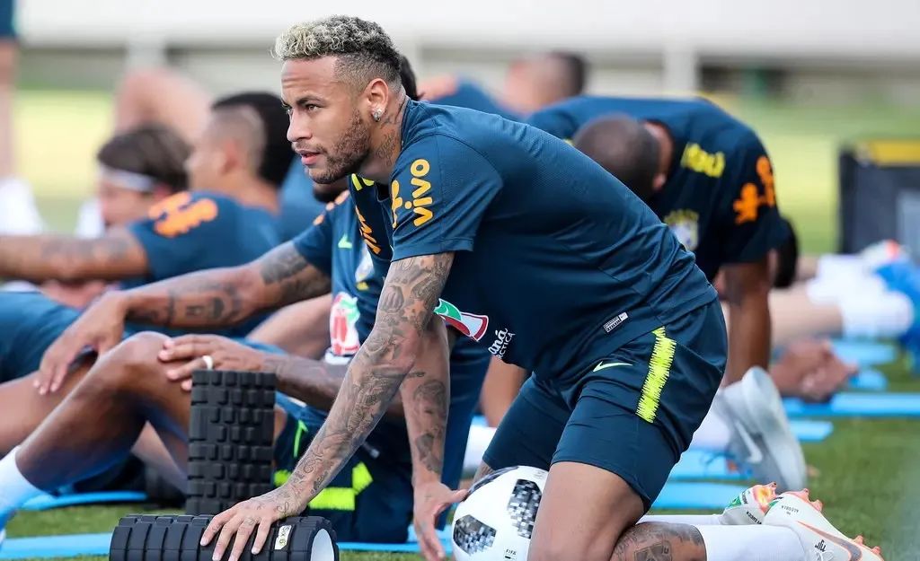 巴西足球巨星内马尔,巴西内马尔球技教学