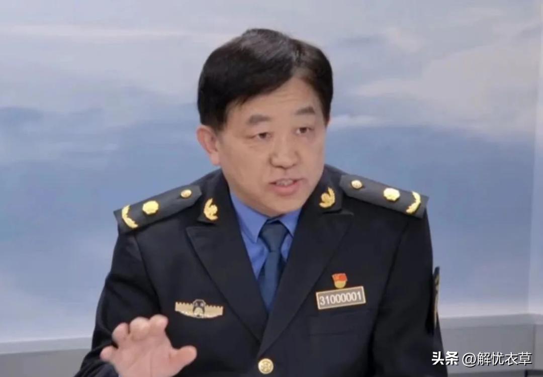 上海网红卖崽青蛙遭城管呵斥制止,网红卖崽青蛙上海被驱逐