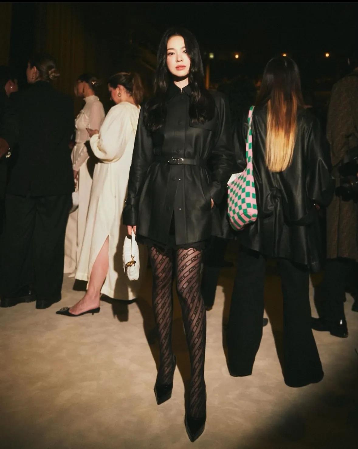 宋慧乔短发走秀穿搭,宋慧乔秋冬通勤风穿搭