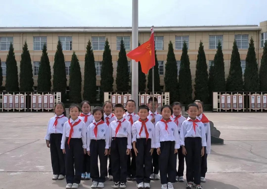 学习二十大争做好队员——盐湖区舜帝复旦示范小学少先队员分批入队仪式
