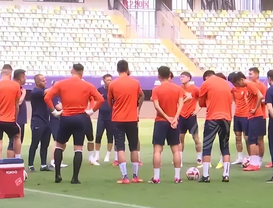 中超三轮战报,中超申花3-2亚泰争议判罚