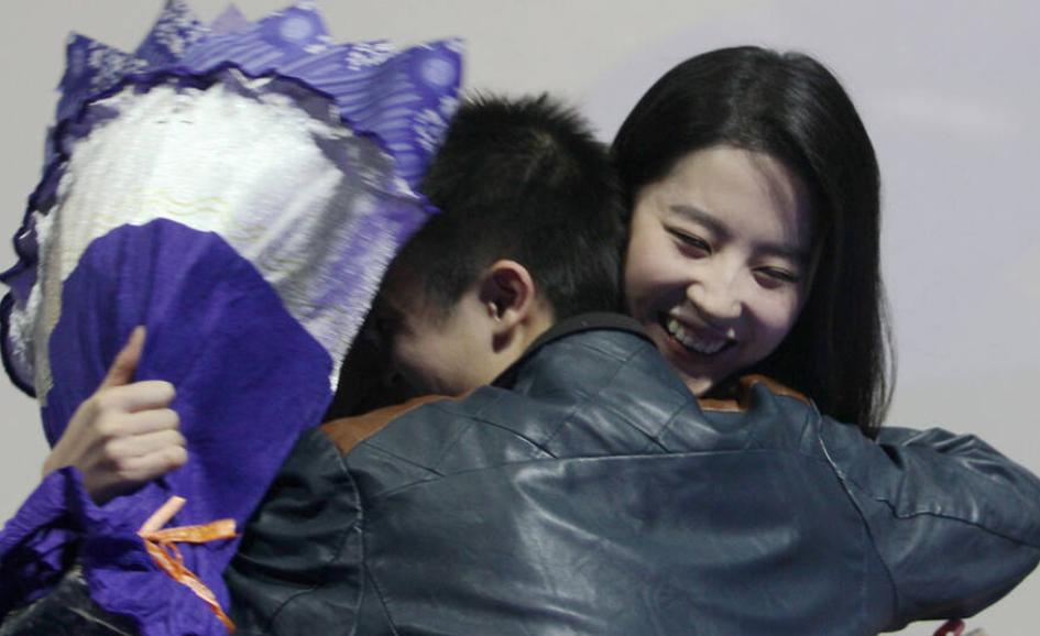 假戏真做的娱乐圈，无数双咸猪手，牺牲了多少女演员的“清白”？