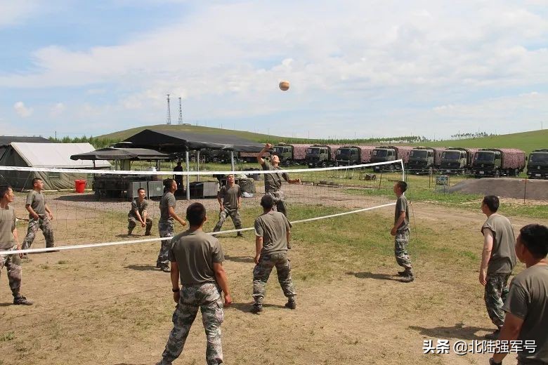 多彩长假武警新兵军营里欢乐多,多彩警营开展活动