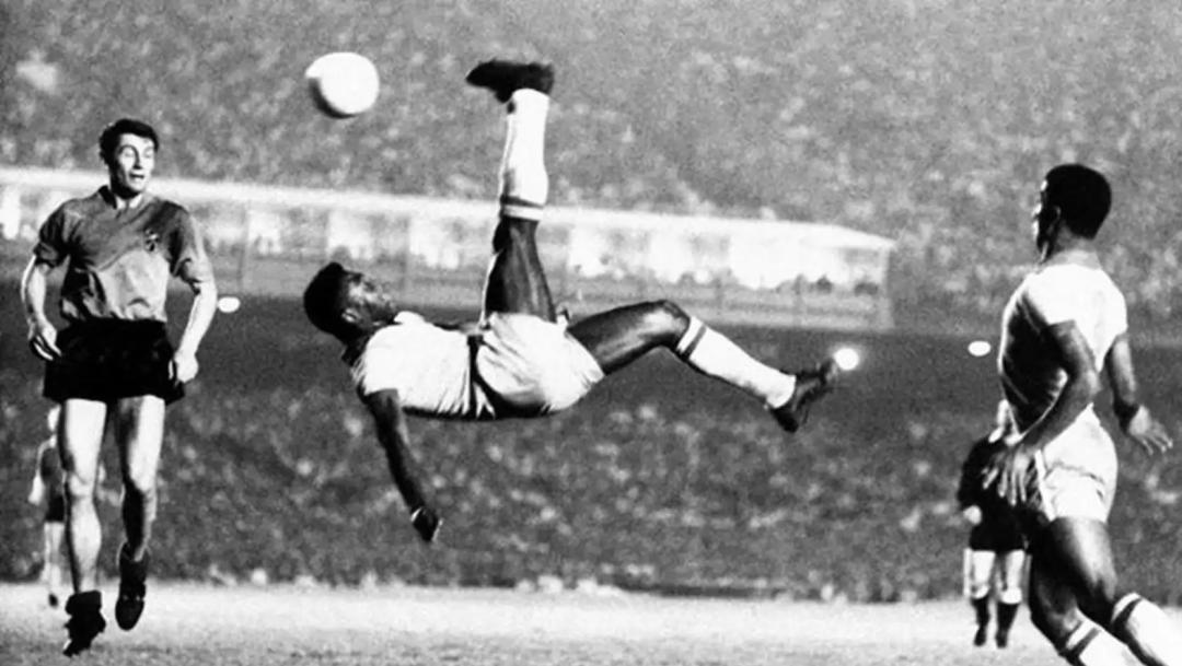 球王贝利离世因为什么,球王贝利去世球场上为他致敬