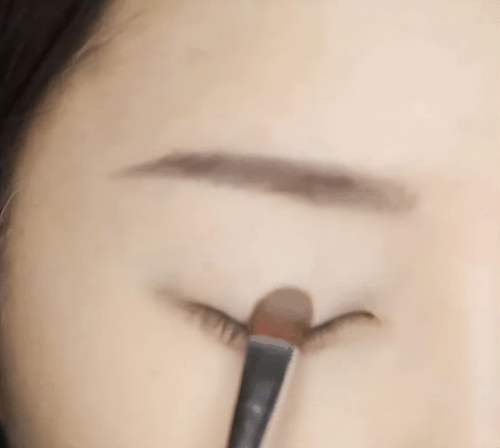 先画眼线还是先画眼影的教程,单眼皮如何画眼影妆初学者教程