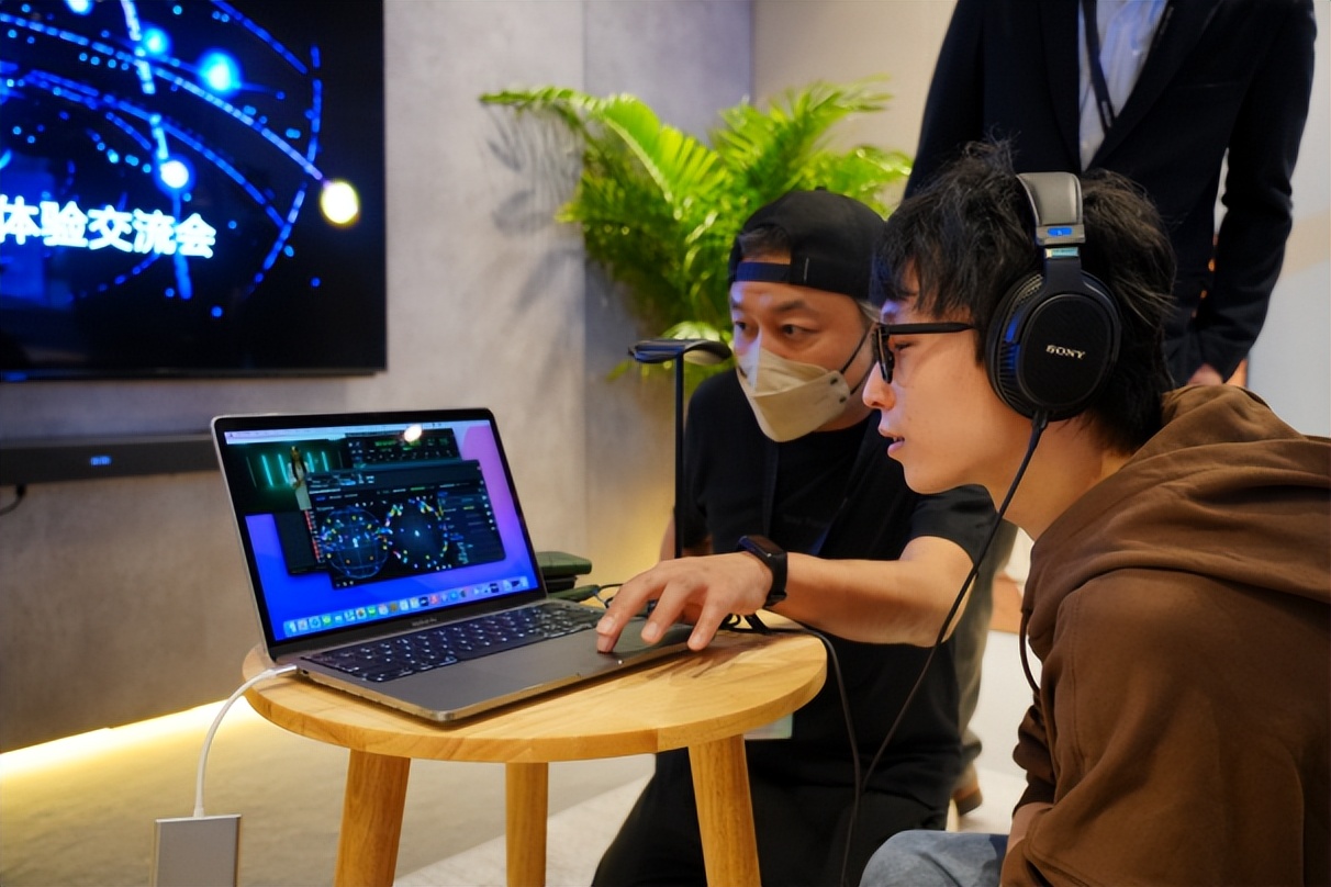 索尼c-80麦克风与mv-1监听耳机,索尼c-80麦克风什么时候发布的