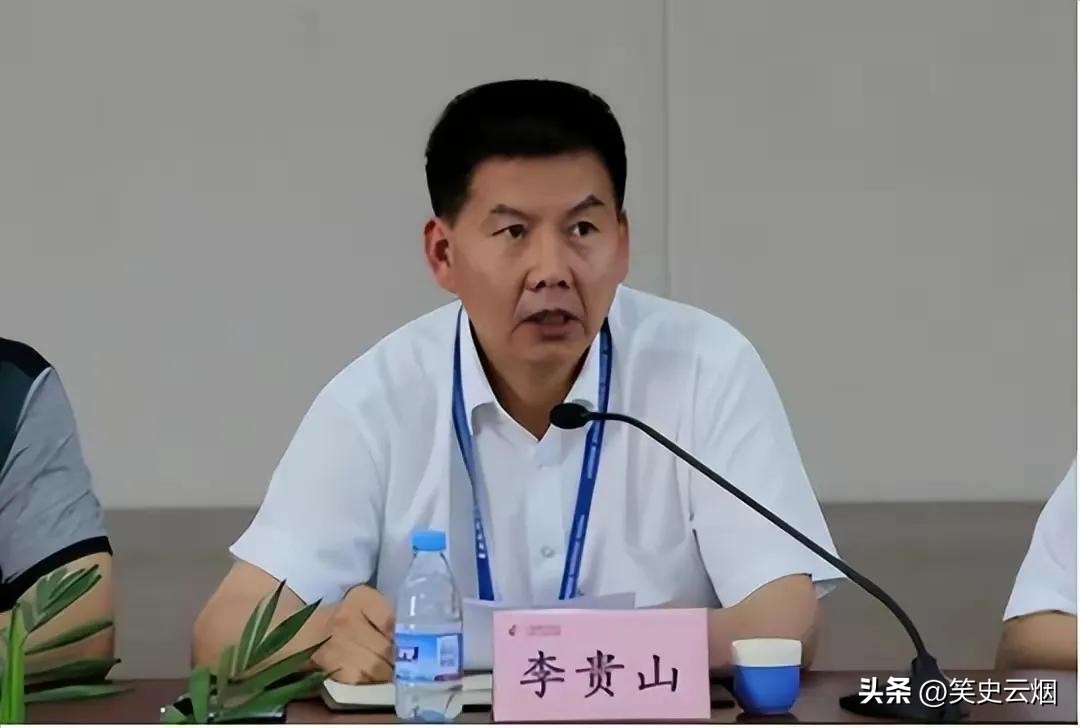 大儿子楼盘烂尾小儿子砸了招牌,大儿子房子被砸