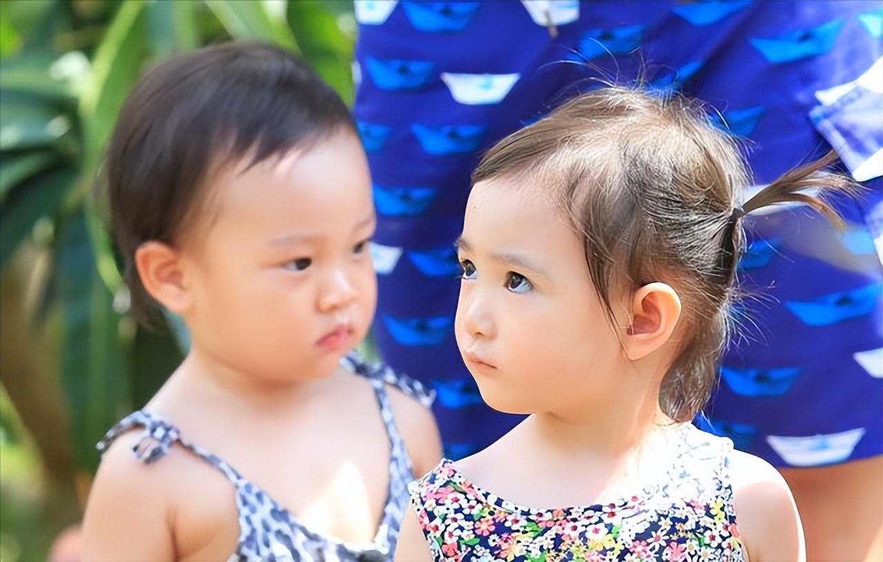 甜馨现在的发型,小甜馨发型美出新高度