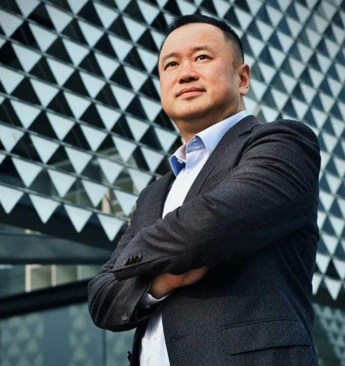 山东手套大王:疫情18个月赚130亿,减持股票套30亿,被股民骂翻