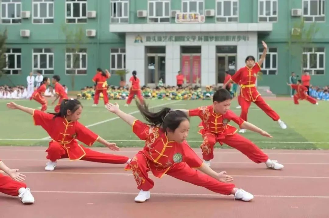 两千学生霸气登场的中杉金杉树体育节！泰酷辣！
