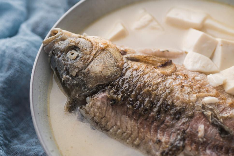 炖鱼汤怎么炖不腥好喝,鱼汤怎么熬才好喝汤不腥