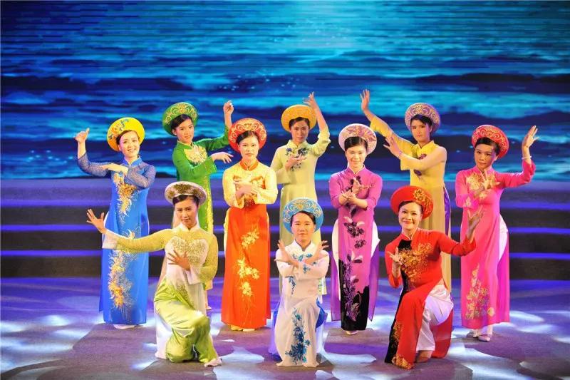 五十六个民族之柯尔克孜族服饰,五十六个民族服饰合集