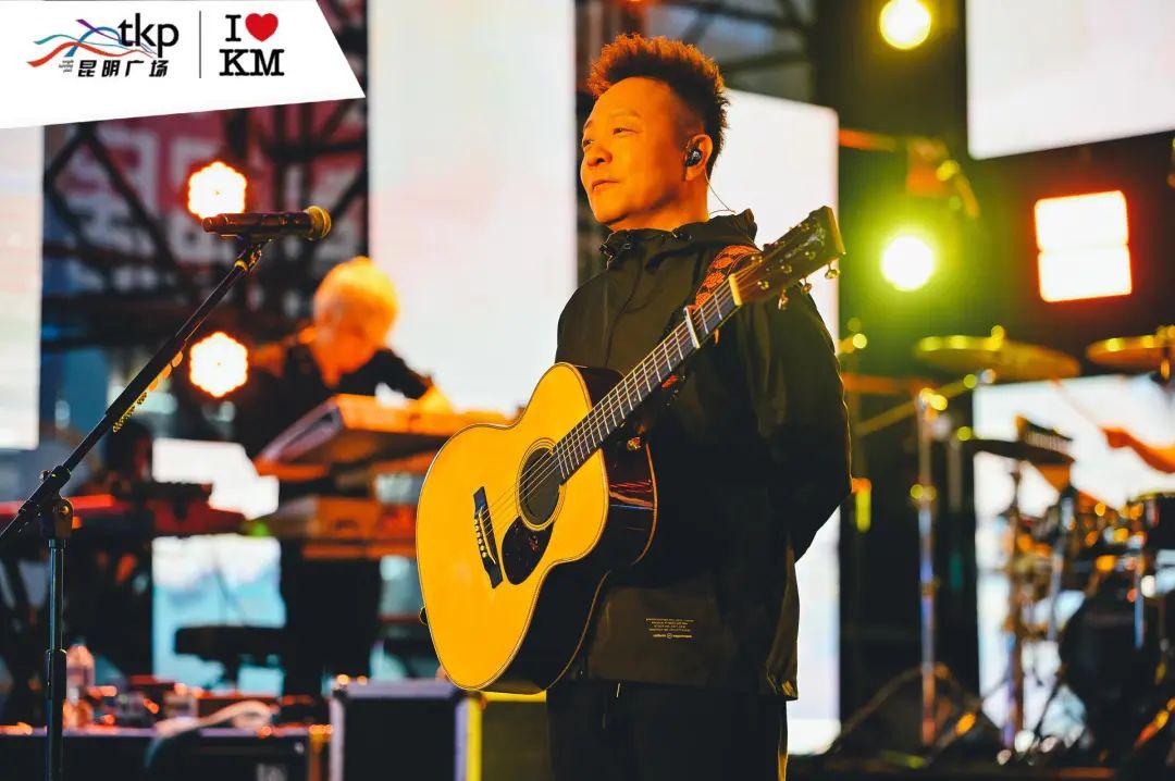 许巍7年前昆明同德演唱会,许巍时隔六年再创辉煌