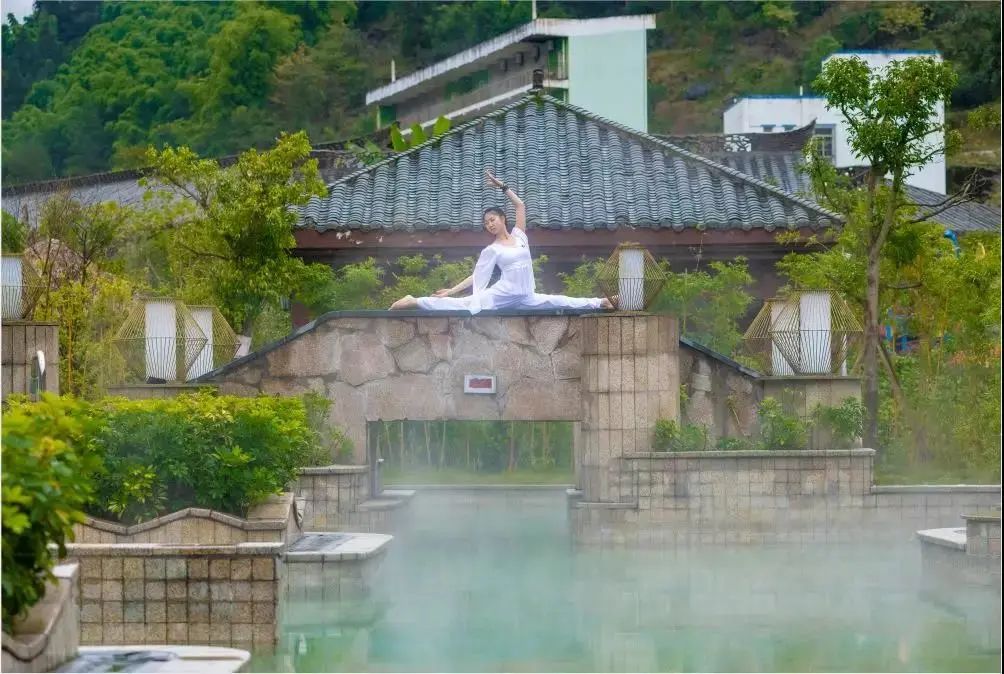 金佛山景区内温泉,金佛山温泉度假村泡温泉