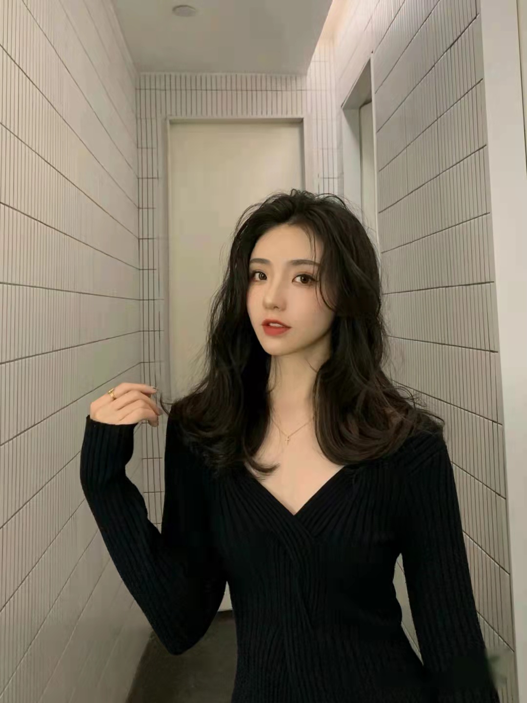 直发显年轻还是卷发显年轻,卷发年轻还是直发年轻