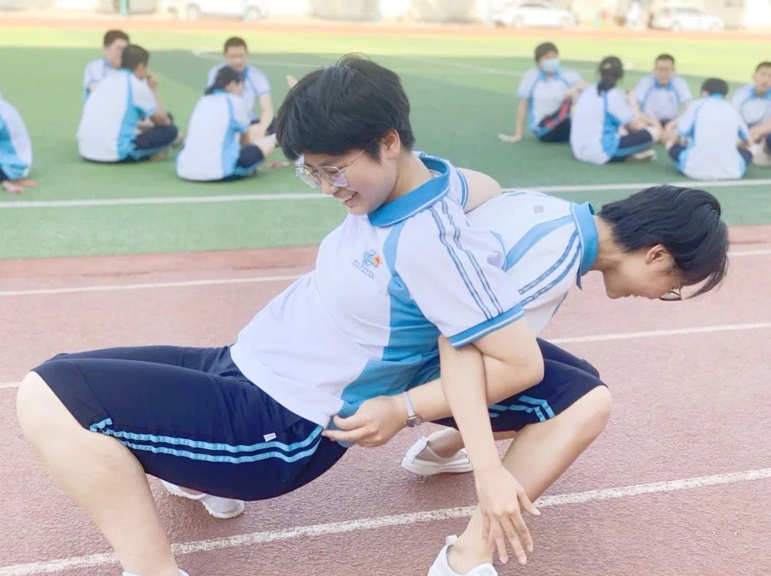 体育课自制体育器材,体育课有趣的体育器材