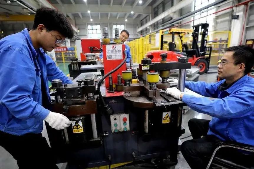 说一个人很牛是什么意思,形容一个人很牛的成语