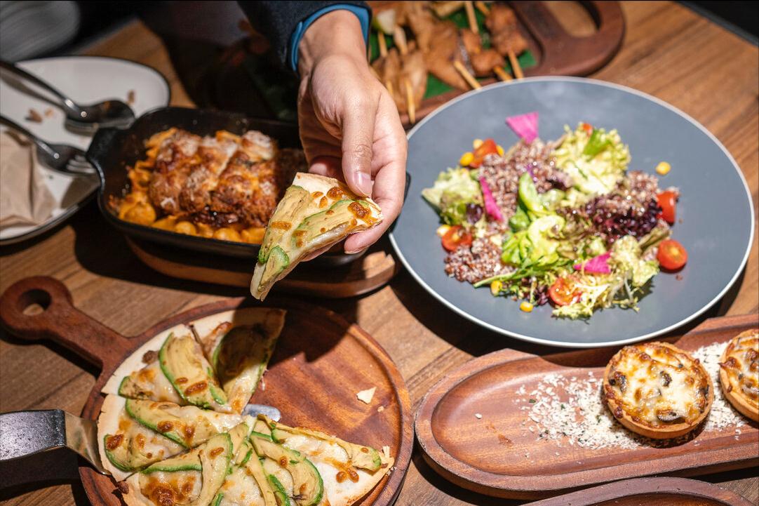 西餐厅给一杯柠檬水是干嘛的,去餐厅吃饭倒茶礼貌