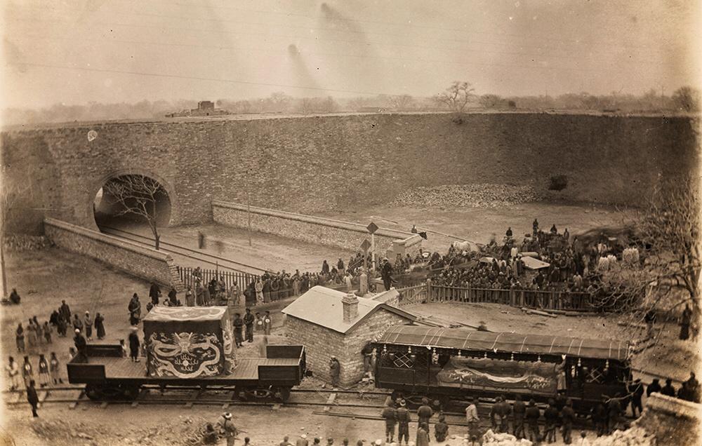 日军兽行：当着男人的面玷污了女儿，临走还残忍割下妻子乳房