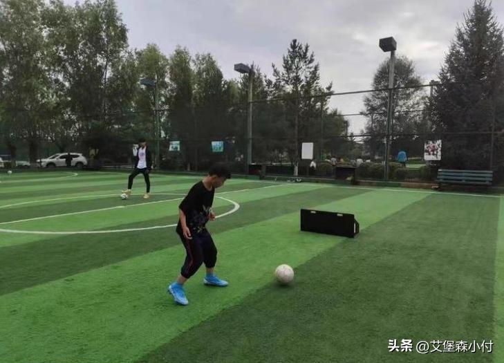 足球训练回弹板训练方法,足球训练回弹球门