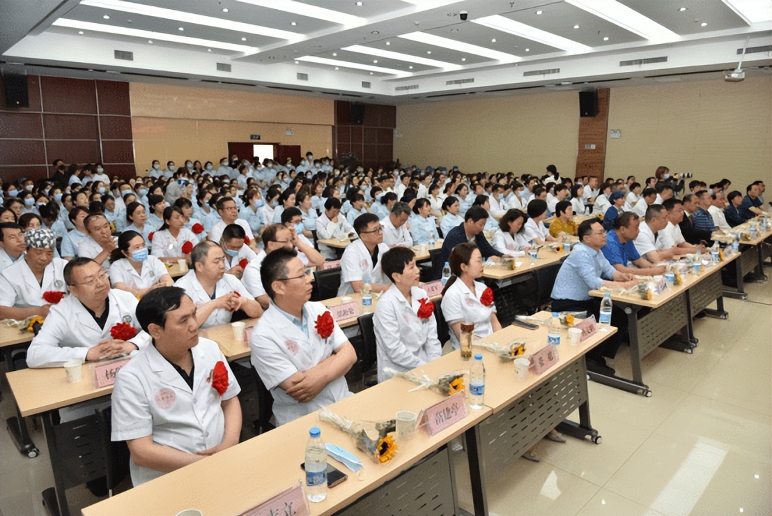 庆祝512国际护士节暨表彰大会,医院召开512护士节表彰大会
