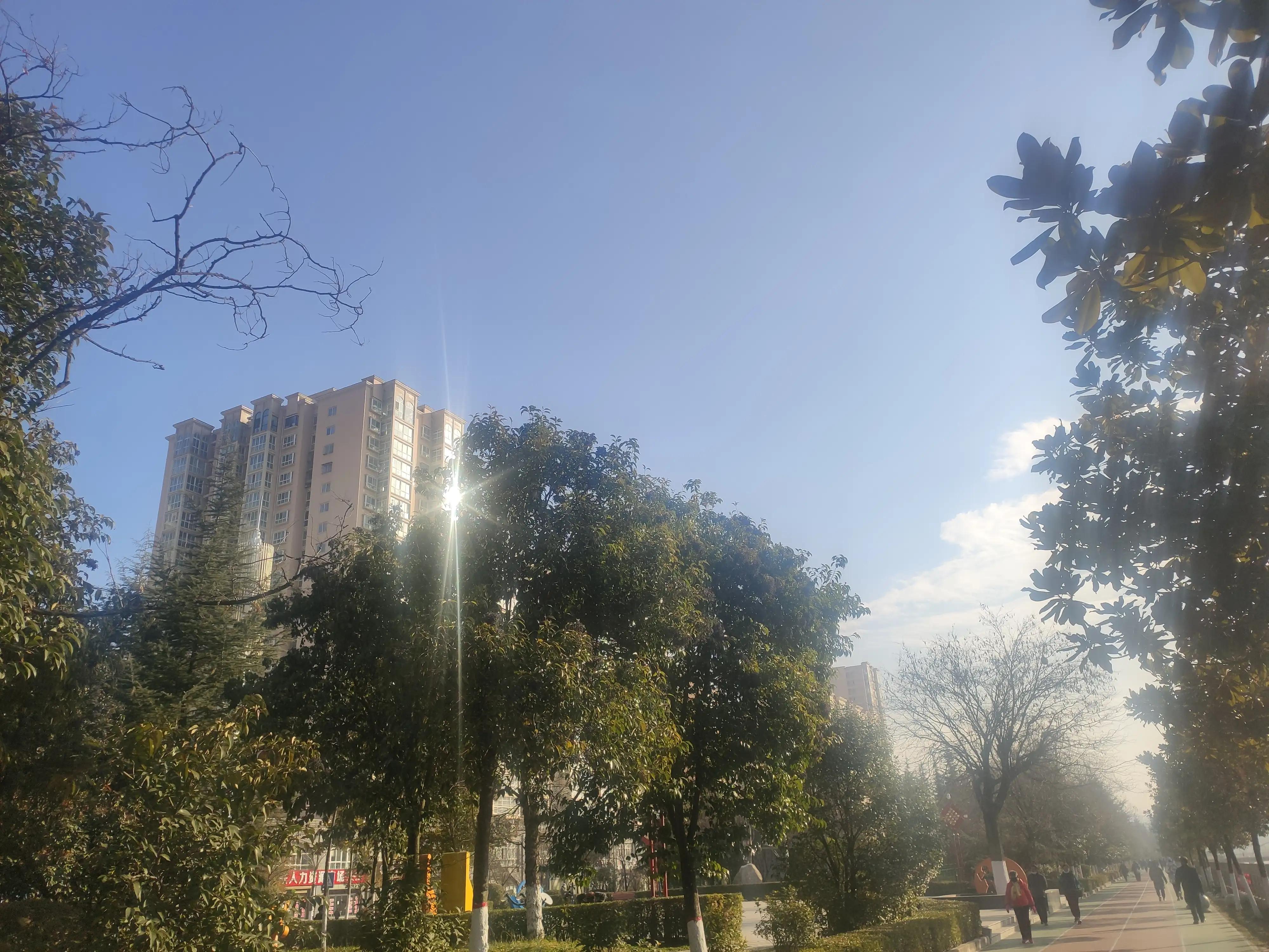 山色空蒙雨亦奇,水光潋滟晴方好山色空蒙的意思