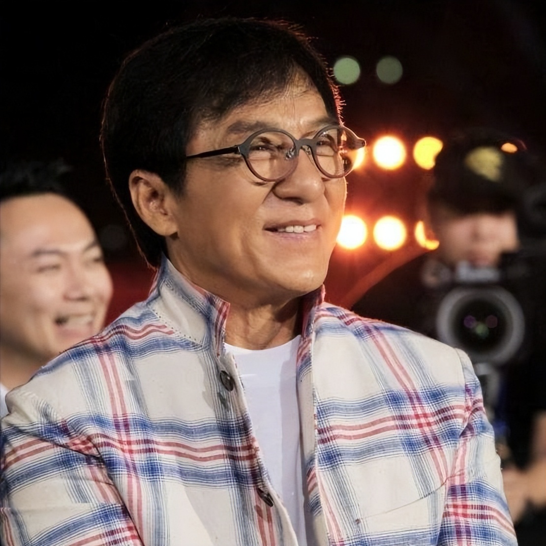 年轻和成龙、周星驰演戏，老了隐居河北农村，68的林威活的太飒了