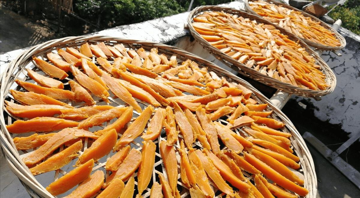 晒红薯干为什么要削皮呢,晒红薯干切完就晒