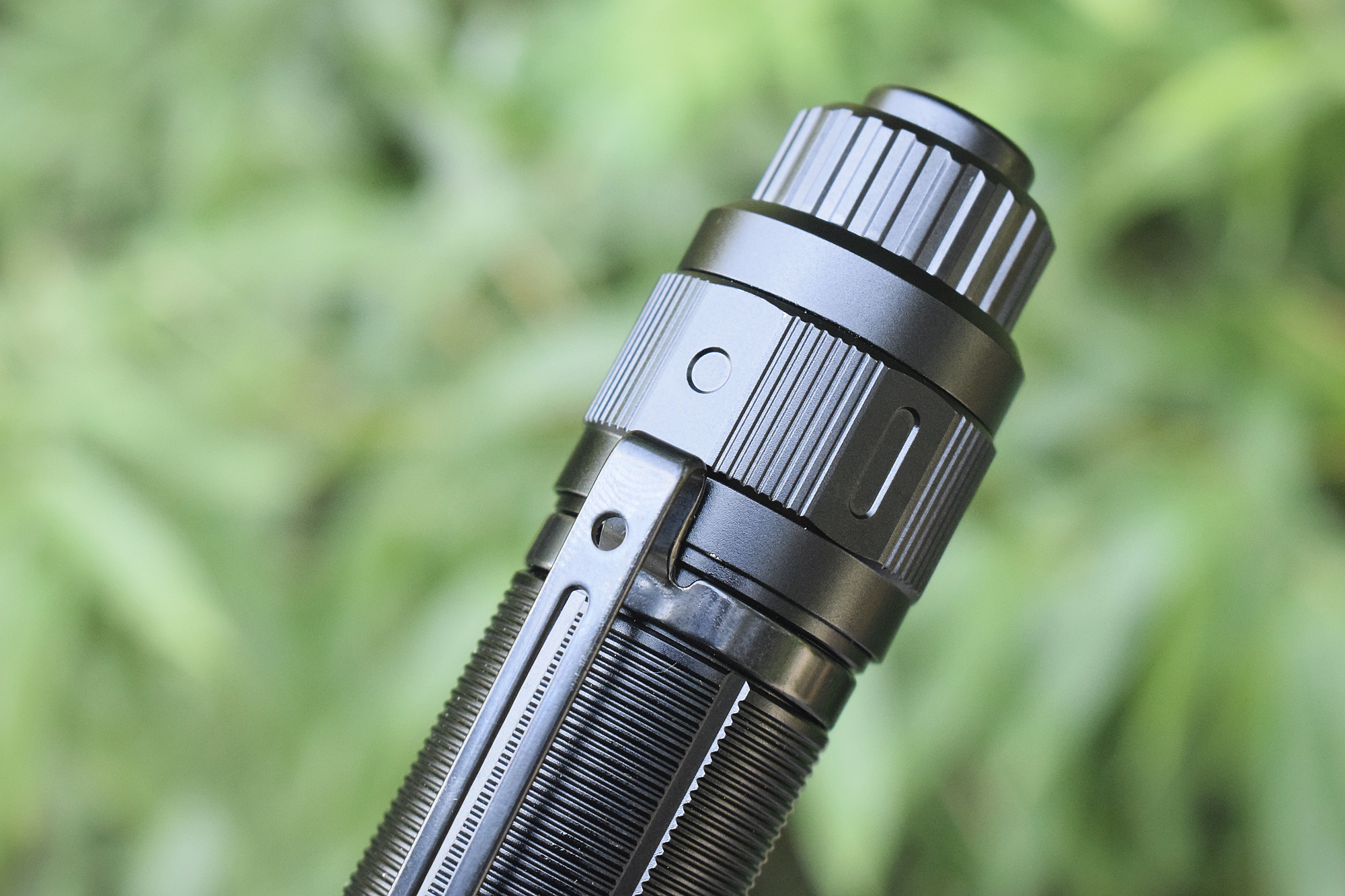 稳定高效,强光压制!Fenix菲尼克斯TK22TAC双模式战术手电体验