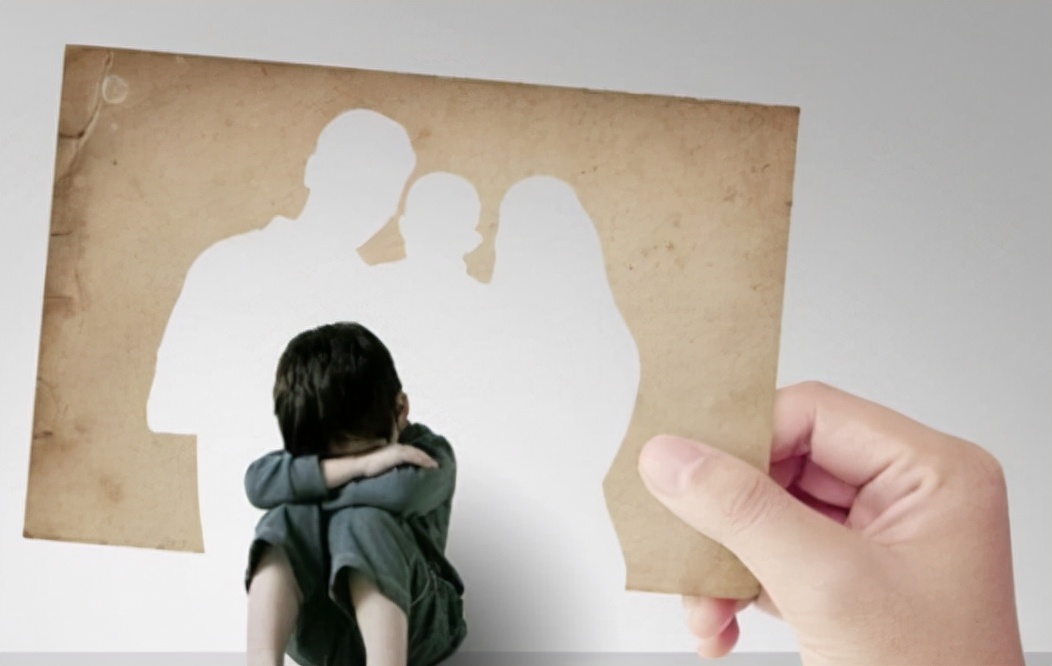 21岁小伙桥边崩溃欲跳江,四川16岁男孩跳桥被女孩救了