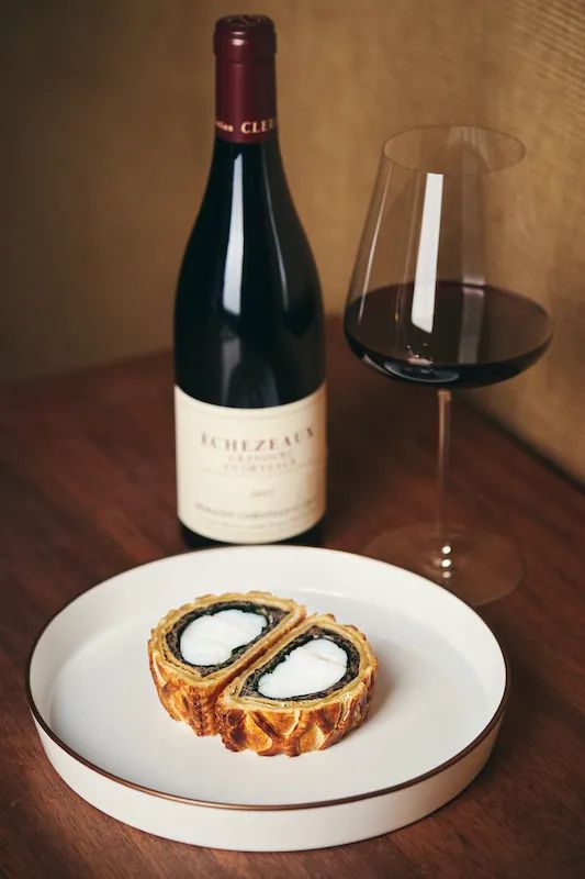 平平无奇一张合照，里面这个竟然价值百万！