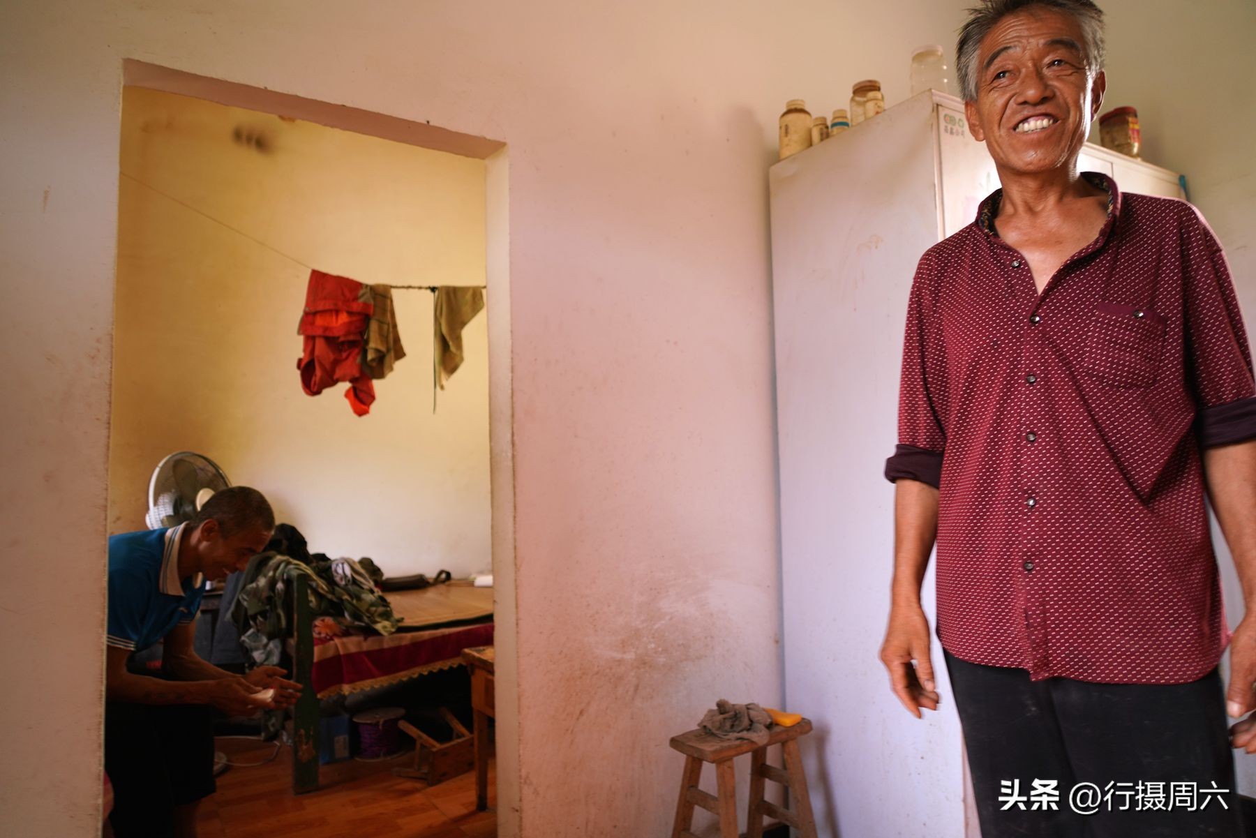 山村兄弟二人搭伙养羊，分配方法奇特，弟弟每年能分8只羊