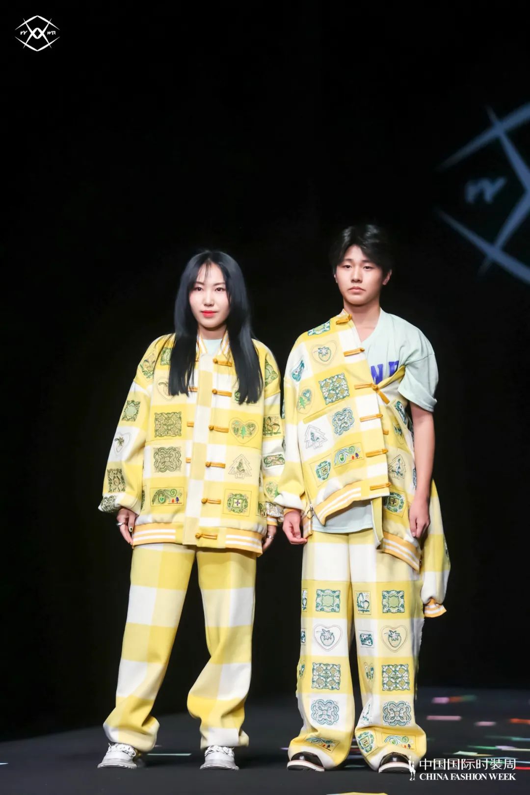 轻狂一场,无悔青春高定潮牌“YYWR以衣唯人”首次亮相中国国际时装周